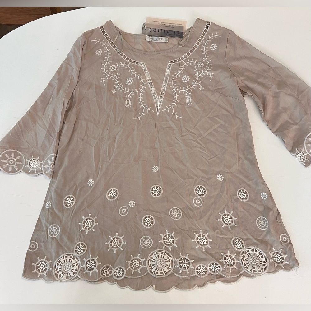 NWT Solitaire Beige Embroidered Tunic size large